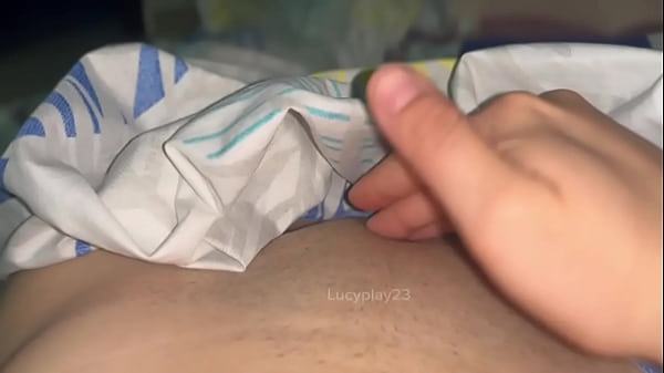 She knows that she is hot and she records herself in the foreground listen to these sounds very tasty and relax enjoy