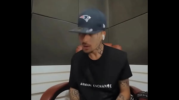 DUZZ GIVING SAUSAGE TO THE HOT VEGAN MILF