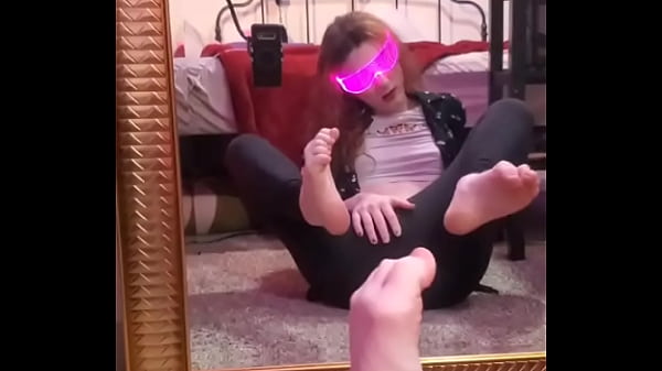 Yes master I'm a filthy foot gooner