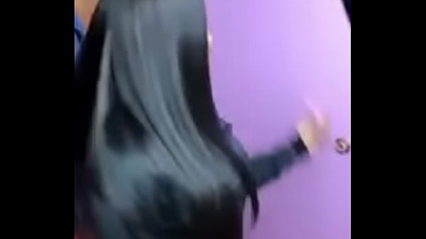 Thick bitch in Leggings showing hair