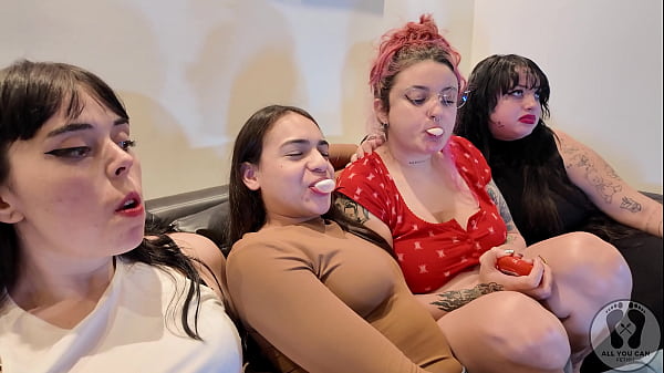 FOUR GIRLS CHEWING GUM FETISH TOGETHER SFW 4K