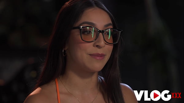 Flirty Babe Madison Wilde Uses Her Charms To Attract Attention