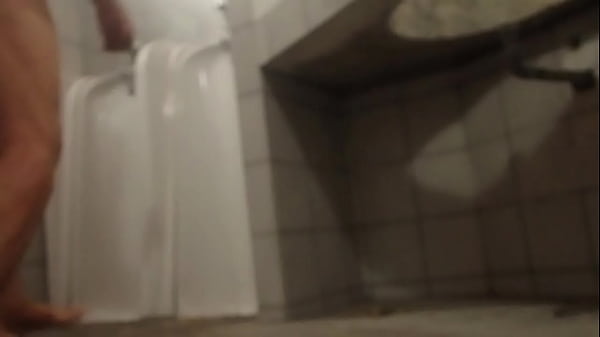 Download Video - defis exhib dans chiottes publiques de ville