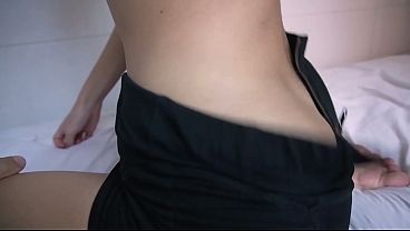 Download Video - Mi hermanastra se pone caliente cuando nuestros padres no est&aacute;n