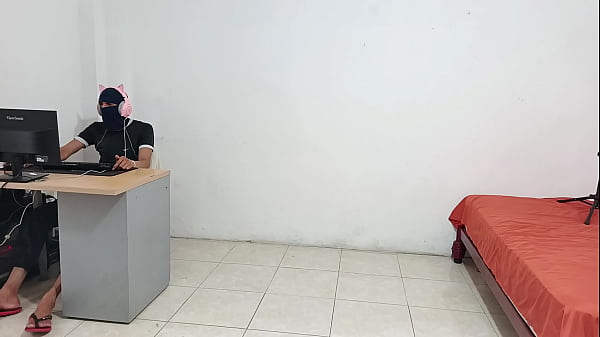 I masturbate my cock after my stepsister gets me horny