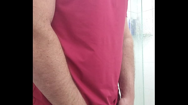 Flagra de cunhado uber gostoso mijando