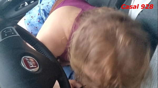 Esposa fazendo boquete no estacionamento do sup...