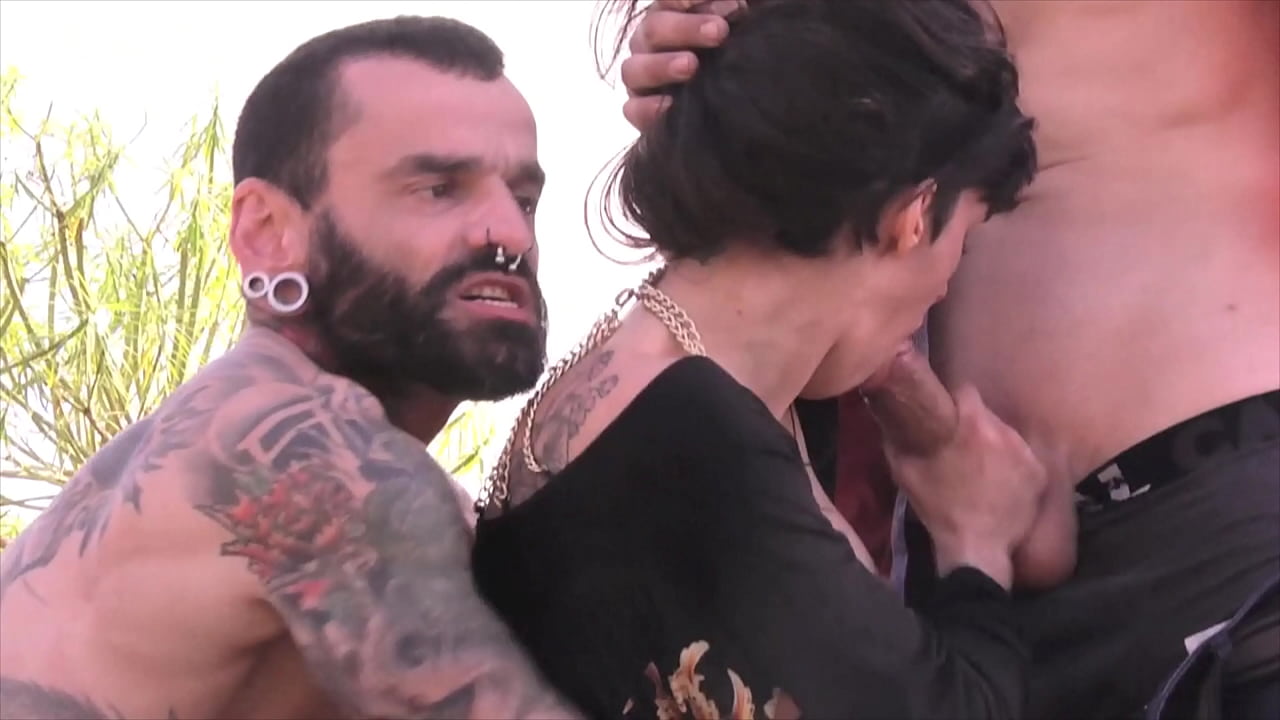 Trío BDSM en plena naturaleza
                     babe blowjob brunette tattoo spanking deep throat domination bdsm spanish bondage handcuffs midget punk punishing girl next door sex toy anal fingering 2 on 1 pretty face young woman skinny body gapes gaping asshole muchos negros