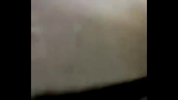 Puta es sorprendida masturbandoce en coche abandonado