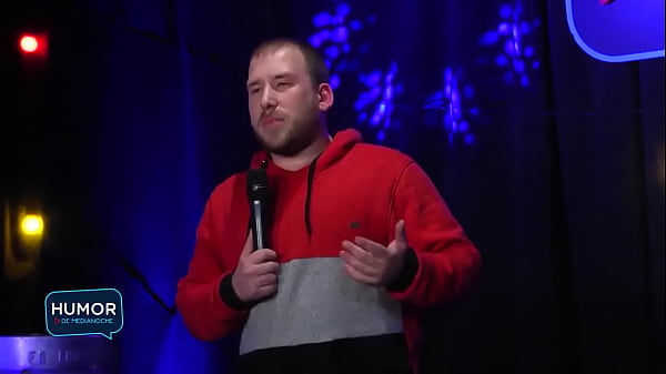 Download Video - Tremenda paja y acabada amateur en las tetas durante partido de Boca