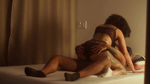 DEI GOSTOSO PARA O MARIDO DA MINHA AMIGA, CORNINHO ESTAVA NO TRABALHO E APROVEITEI PRA CURTIR!