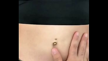 私はへそピアスが大好きです