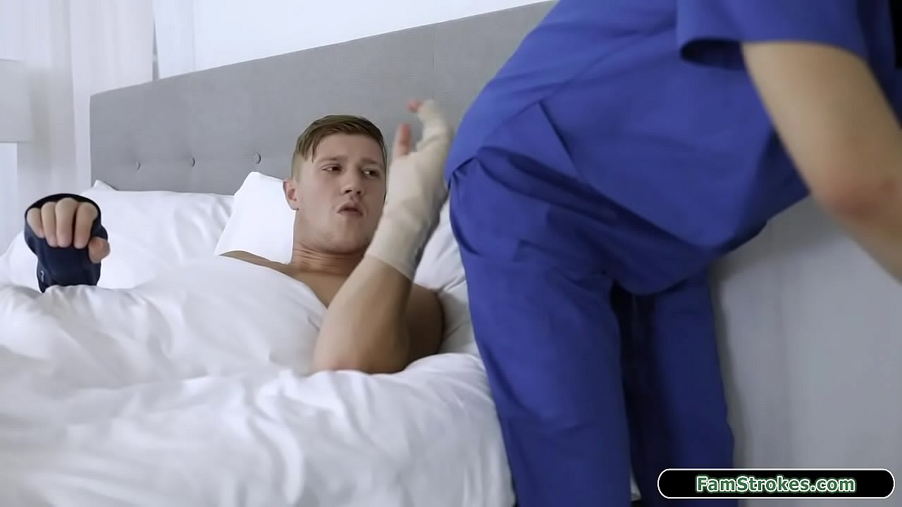 La enfermera de 19 años, la hermanastra, le da una mano a su hermanastro
                   handjob deepthroat shaved pussy big cock teen sex blowjob porn oral sex porn small tits porn natalie porkman muchos negros