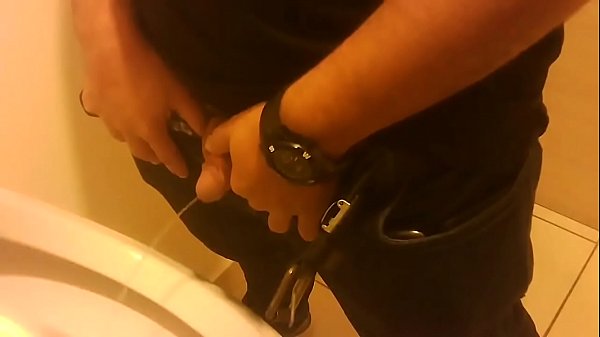 Download Video - Flagra de casado mijando part&sol;5 &num;verao2019