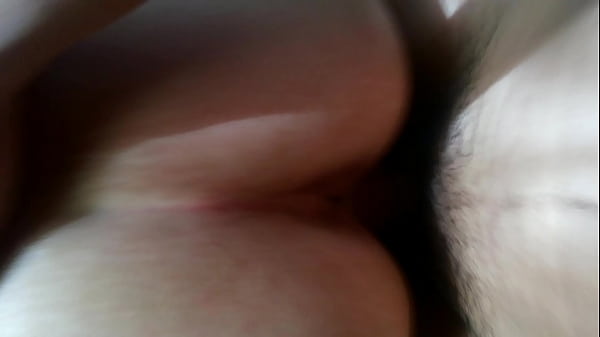 Probando el culito de mi novia