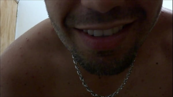 Download Video - Showing armpits - Mostrando axilas