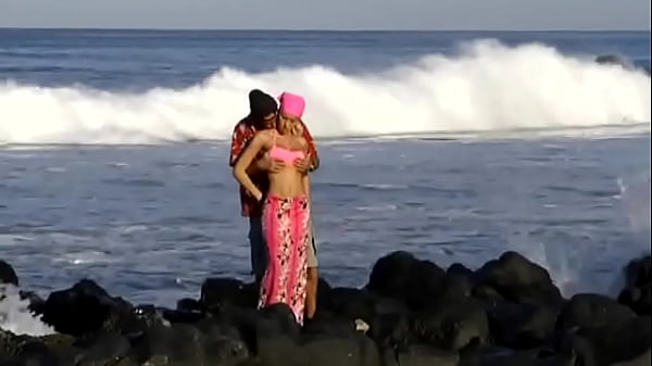 Alexa Takes Her Man down to the Seashore for Some Afternoon Sex