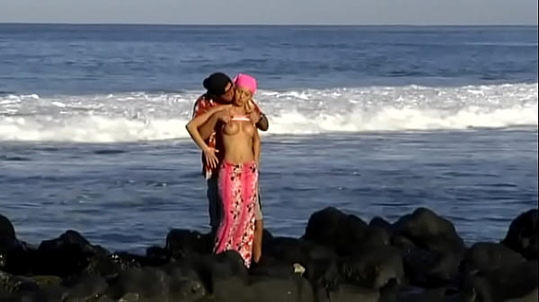 Alexa Takes Her Man down to the Seashore for Some Afternoon Sex