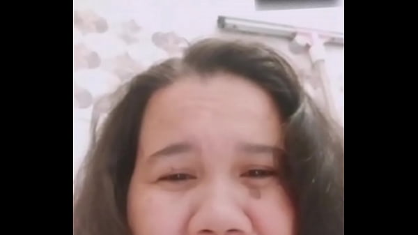 Philippines woman Daniela Lazaro shows her sexy boobs to me on Messenger