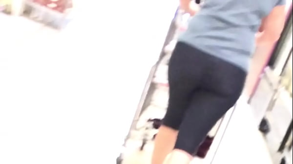WHITE COUGAR SPANDEX BOOTY CANDID 6