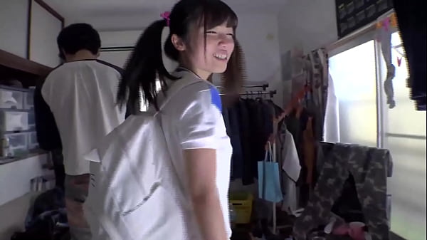 Download Video - 私はパパとお兄ちゃんの操り人形。貧乳パイパンまみちゃん