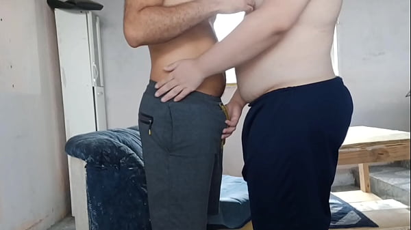 Download Video - Vizinho Veio Reclamar Que Eu Gemia Alto e Acabou Me Comendo No Quintal Mesmo - Parte 1 &lpar;COMPLETO NO SHEER E RED&rpar;