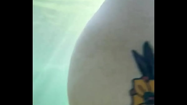 Waterproof phone case came in clutch in the hot springs