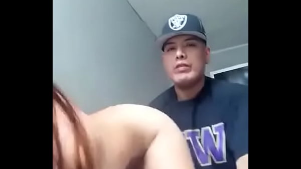 Download Video - 3&period; Chibola de 19 se pone de perrito para comerme su colita