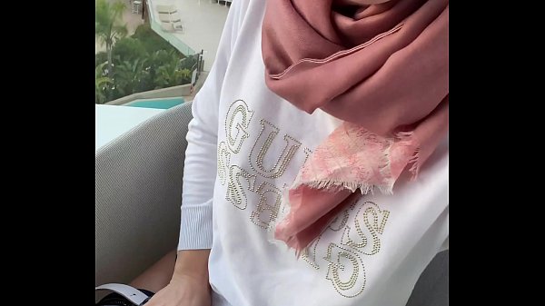 Download Video - I fingered myself to orgasm on a public hotel balcony in Mallorca&excl;