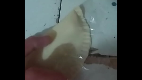 Gordo Safado tirando a roupa da vadia