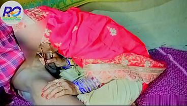 Desi village bhabhi became horny for sex after watching sexy video on phone, Hindi