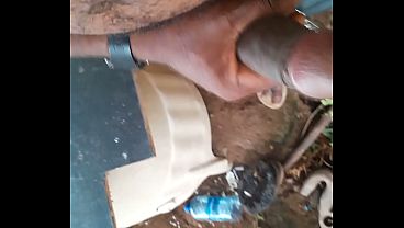 Batir uma no terreno abandonado.