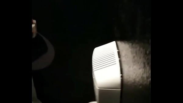 Download Video - Heteros orinando en antro spy