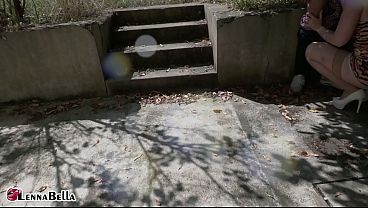 Je pompe un jeune rebeu en gorge profonde sur ma terrasse... Hummm, j'adore le go&ucirc;t du sperme et je ne m'en lasserais jamais...