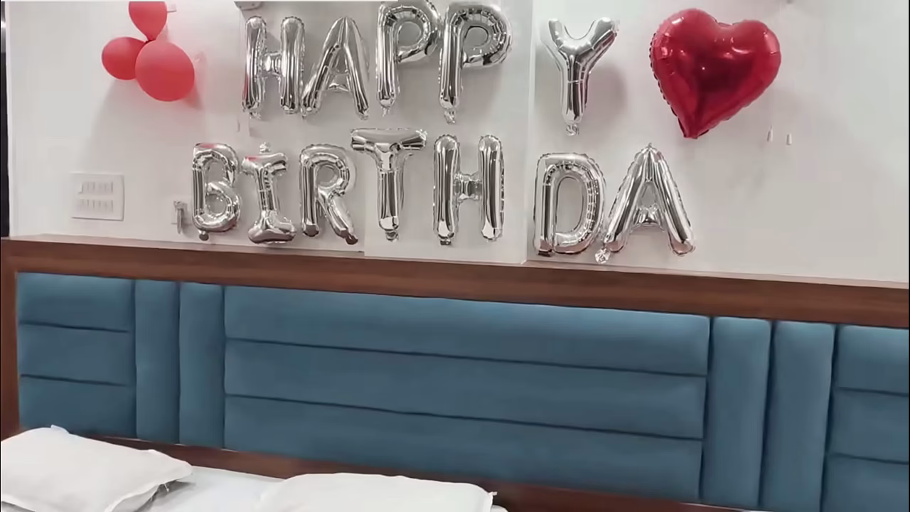 Bhabhi Ne Birthday per Dever Ko Surprise Diya or Apni Chut Di Gift Mein