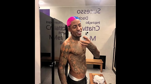 Meus amigos fizeram uma dp vaginal comigo pela primeira vez e eu gostei