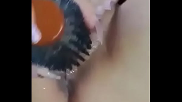 Masturbation, squirting, fetishes, busty... Busty blonde with a big ass puts her hairbrush in her pussy, masturbates until she bounces... watch how milk spurts from her horny pussy...