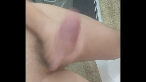 Download Video - Novinho roludo tocando uma