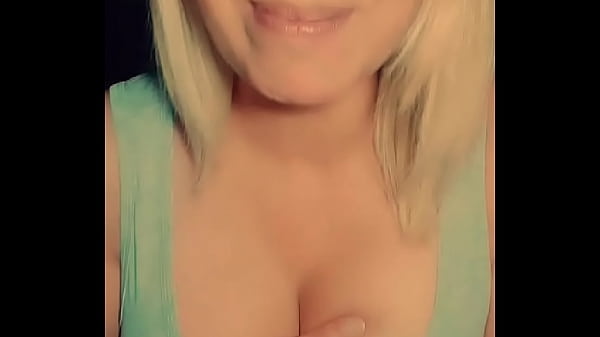 Sabrosa enseñando tetas