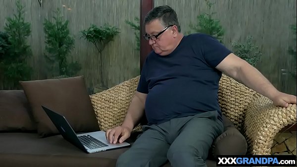 Download Video - Petite Nikki Fox nasty vacancy on grandpas old cock