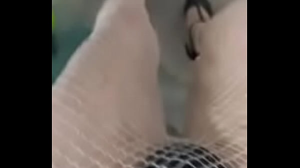 Download Video - Deliciosa chica tv con zapatillas