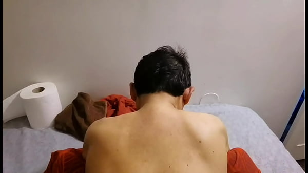 CENA 1 COMENDO O C&Uacute; DO MEU COROA NO P&Ecirc;LO! PUTAR...