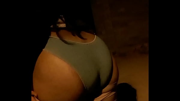 Brucedzinha - Pequeño CD que muestra el ancho del ojete
