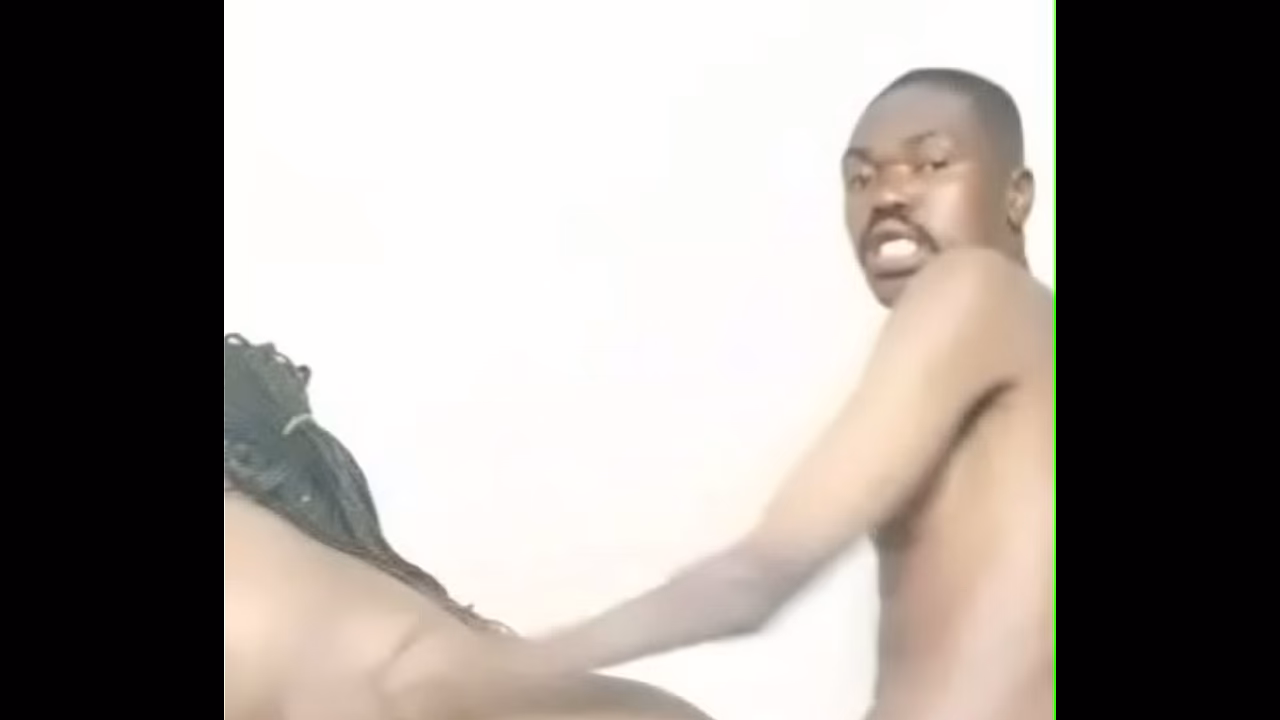 Castigué y esclavicé a la mujer corpulenta.
                    angolan muchos negros