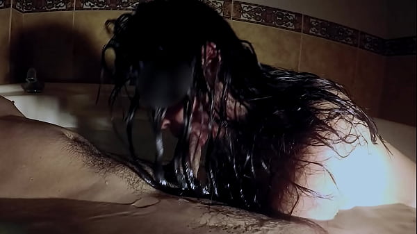 Forró jacuzzis szopás egy érett mexikói nőtől