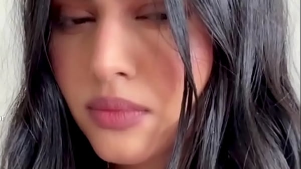 Belles Filles Asiatiques Sexy Et Bite Épaisse Et Dure