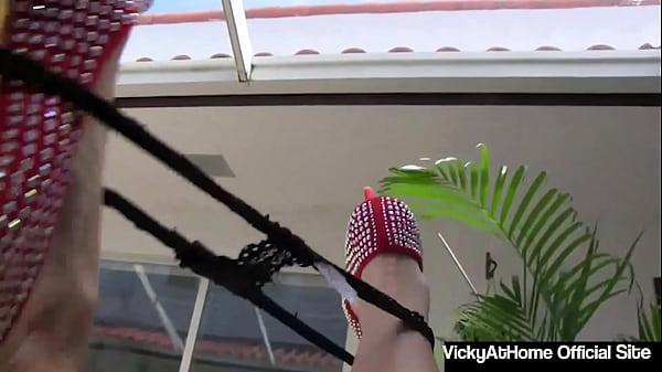 Horny MILF Vicky Vette Drills Her Hairy Pussy W...