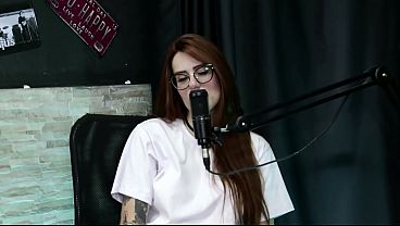 Download Video - TEM PESSOAS MALDOSAS&comma; FAZ ATENDIMENTO BDSM REALIZANDO FETICHES - Bella Ruiva &lpar;Moai TV&rpar;