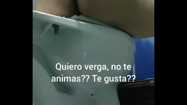 Sigo enseñando culo en los baños, lo que siguió...
