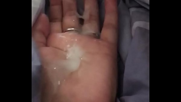 Download Video - Punheta e gozada na m&atilde;o da namorada